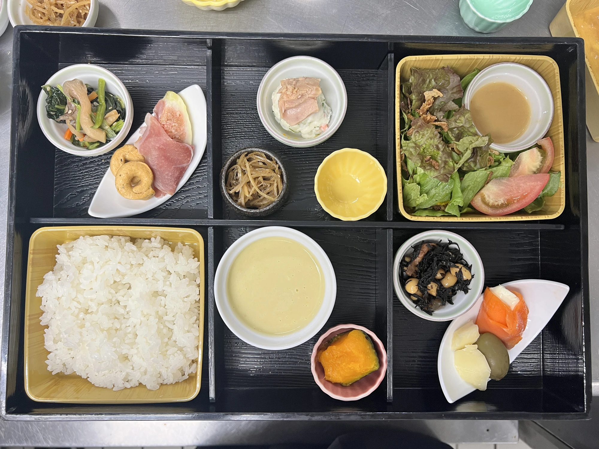 折箱の御膳の俯瞰